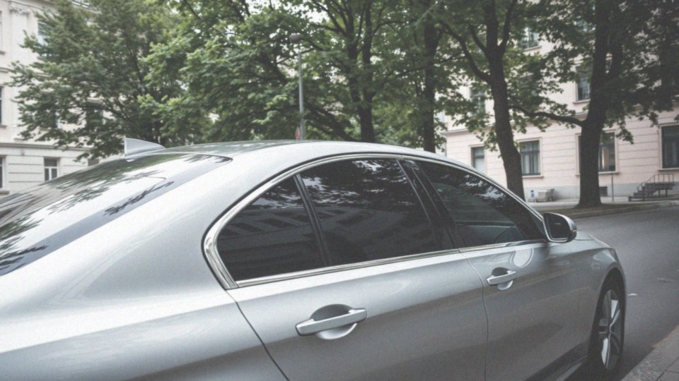 Jak przyciemnianie szyb wpływa na prywatność pasażerów?