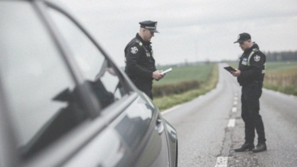 Co się dzieje z dowodem rejestracyjnym pojazdu podczas kontroli drogowej?